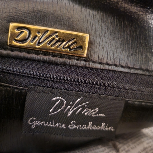 Snakeskin (Genuine) Red/Blk Shoulder Bag Divina Firenze EUC 10×17×5.5 & 15"Strap - Picture 6 of 8